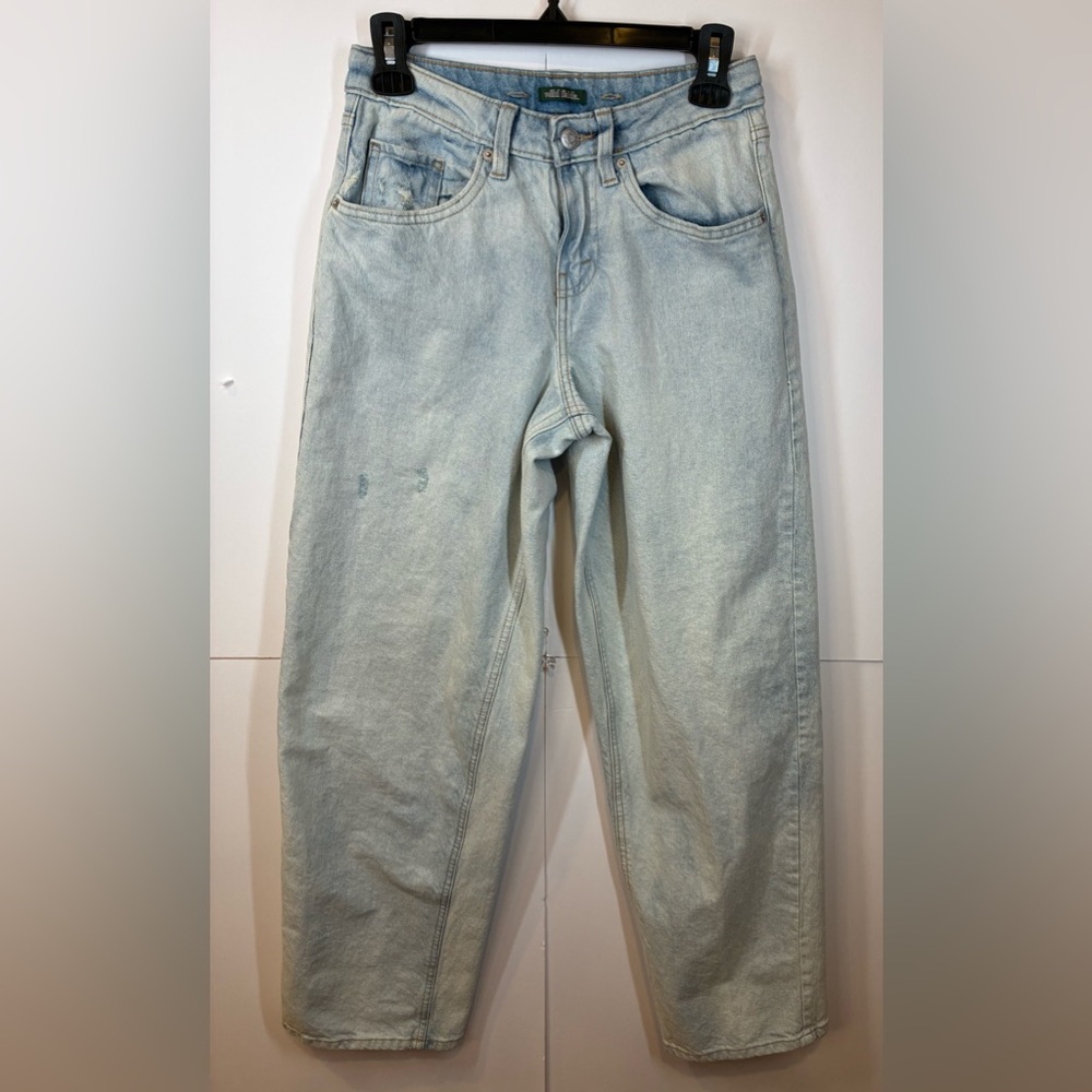 wild fable Light Wash Straight Leg  Jeans Size 0 High Rise Relaxed Fit Denim